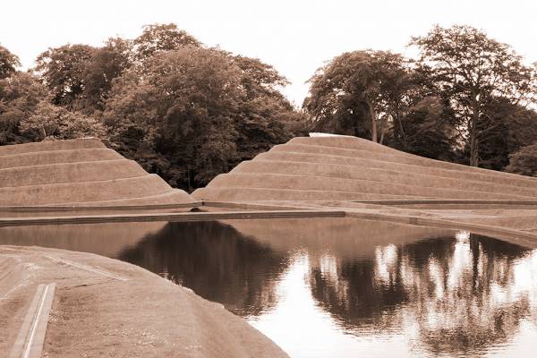 Jencks op Jupiter Artland (foto LIes Holstein)